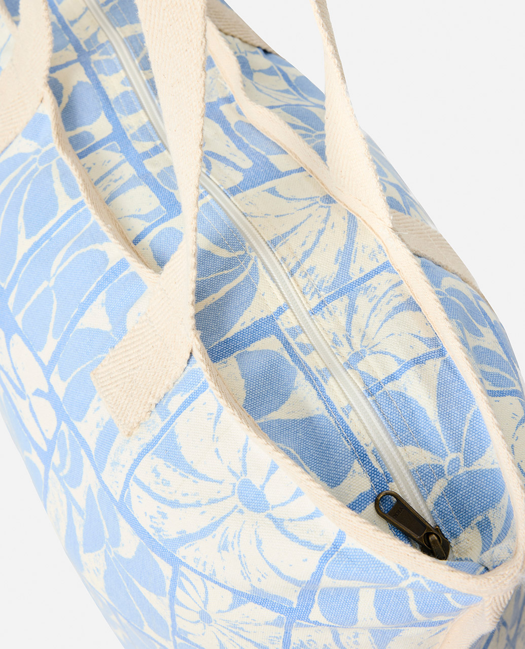 Mixed Canvas 31l Tote Blue